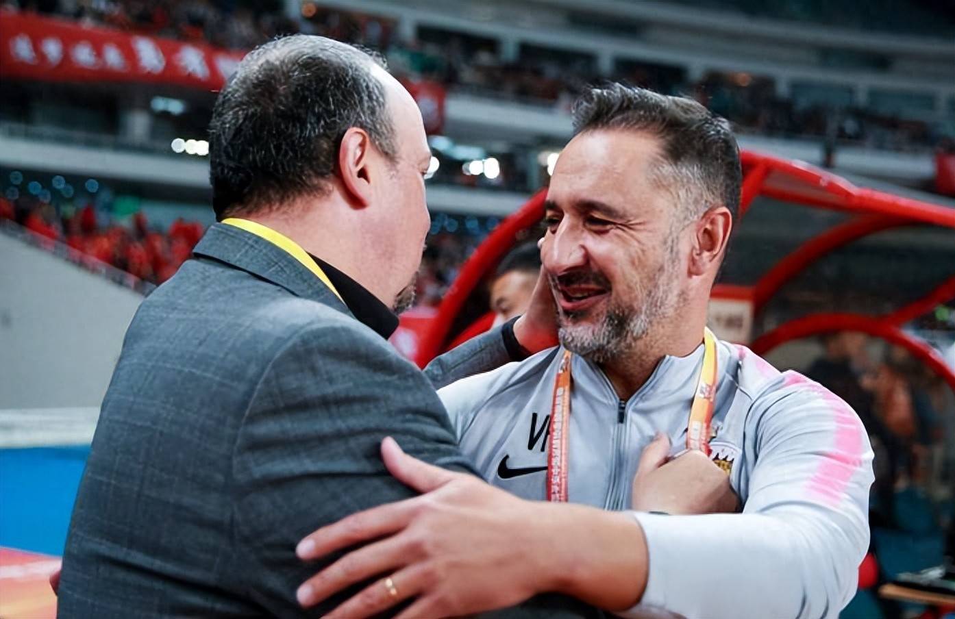 里程碑夜!波尔图再遭质疑,中超关键时刻刷纪录,气氛紧张,年轻球员得到机会的简单介绍 里程碑夜!波尔图再遭质疑,中超关键时刻刷纪录,气氛紧张,年轻球员得到机会的简单介绍